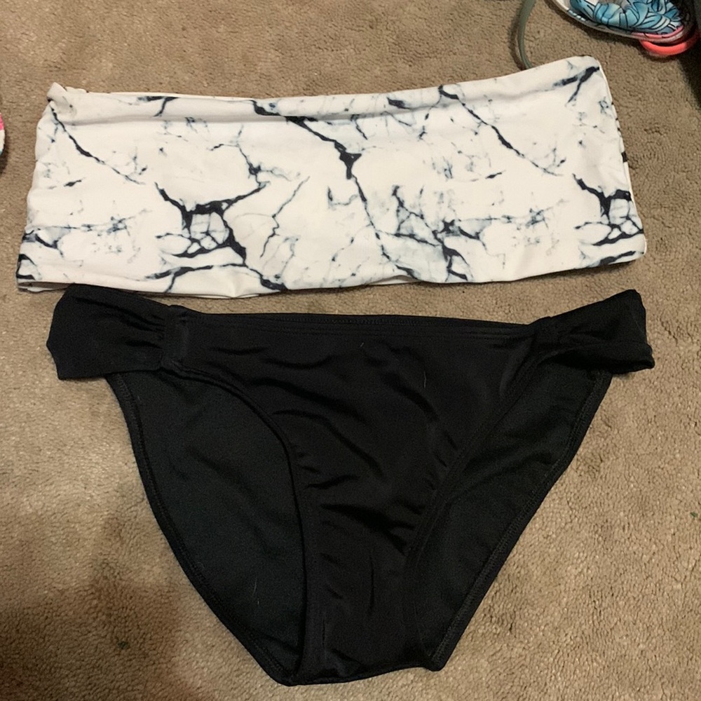 Cupshe Bikini Top & Black bottoms
